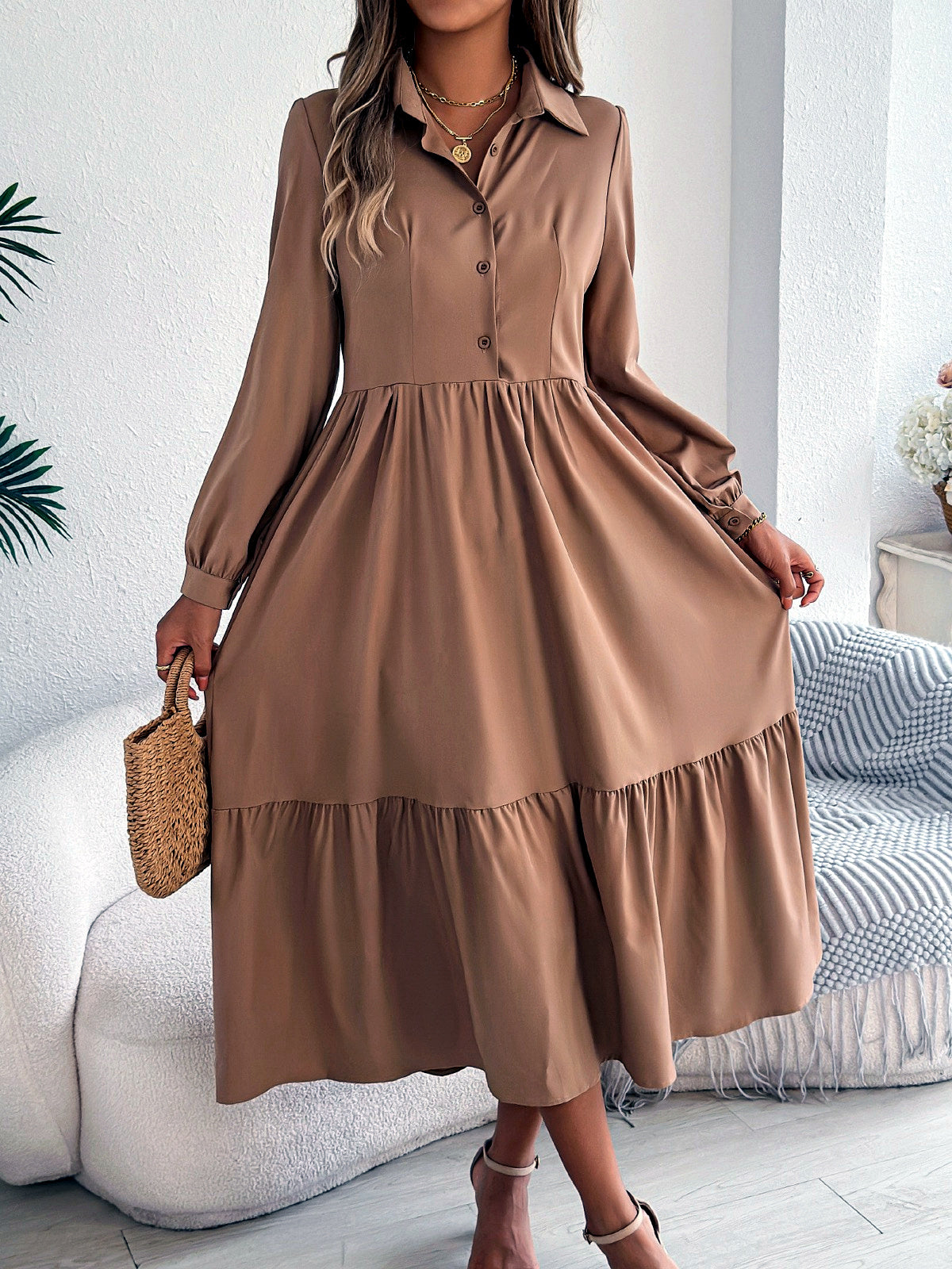 Women's Solid-Color Relaxed-Fit High-Waist Point-Collar Long-Sleeve Streetwear Shirt in Khaki - product view