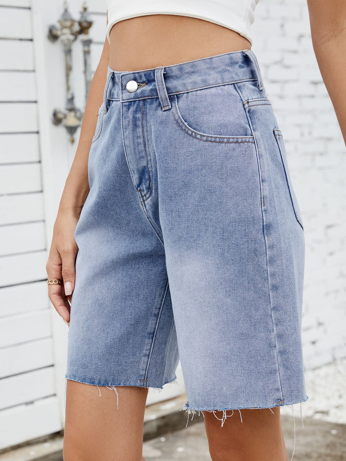 Women’s Washed Straight Denim Bermuda Shorts Raw Hem Casual Streetwear Jean Shorts