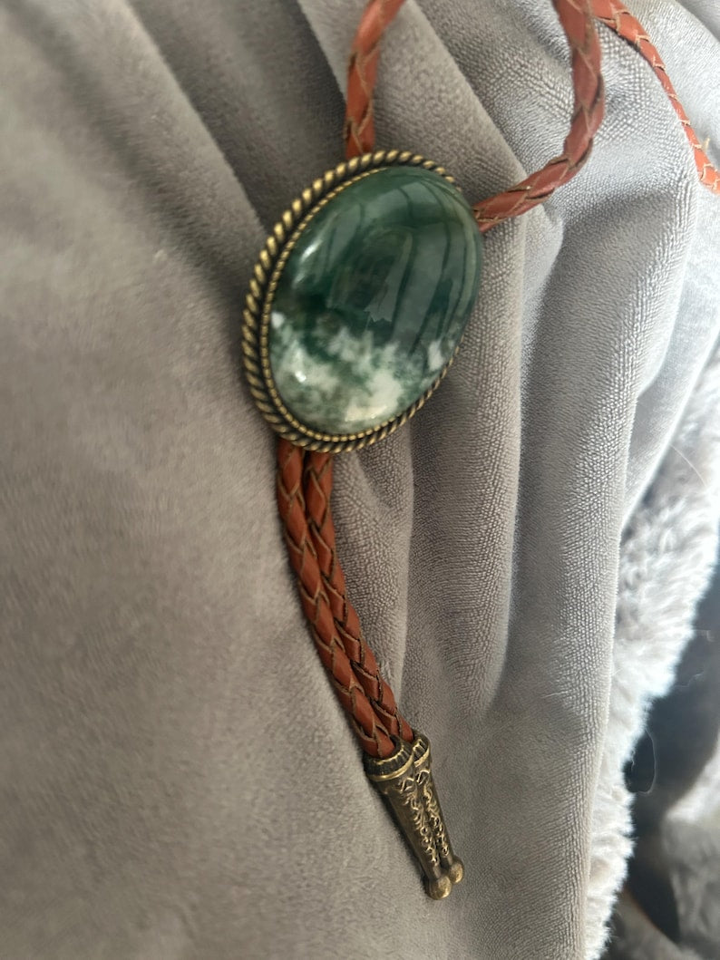 Green Stone Bolo Tie : Antique Gold Leather Cowboy Necktie, Southwestern Style