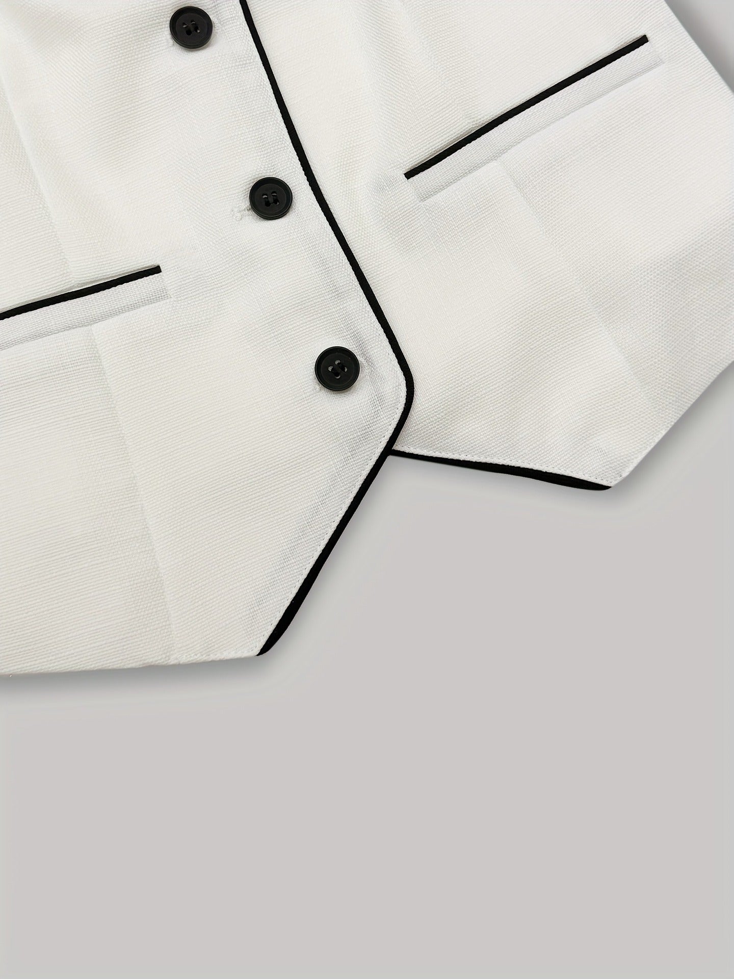 Ensemble gilet à revers contrastés Monaco | Short tailleur taille haute PromiseGift Ensemble 2 pièces d'été