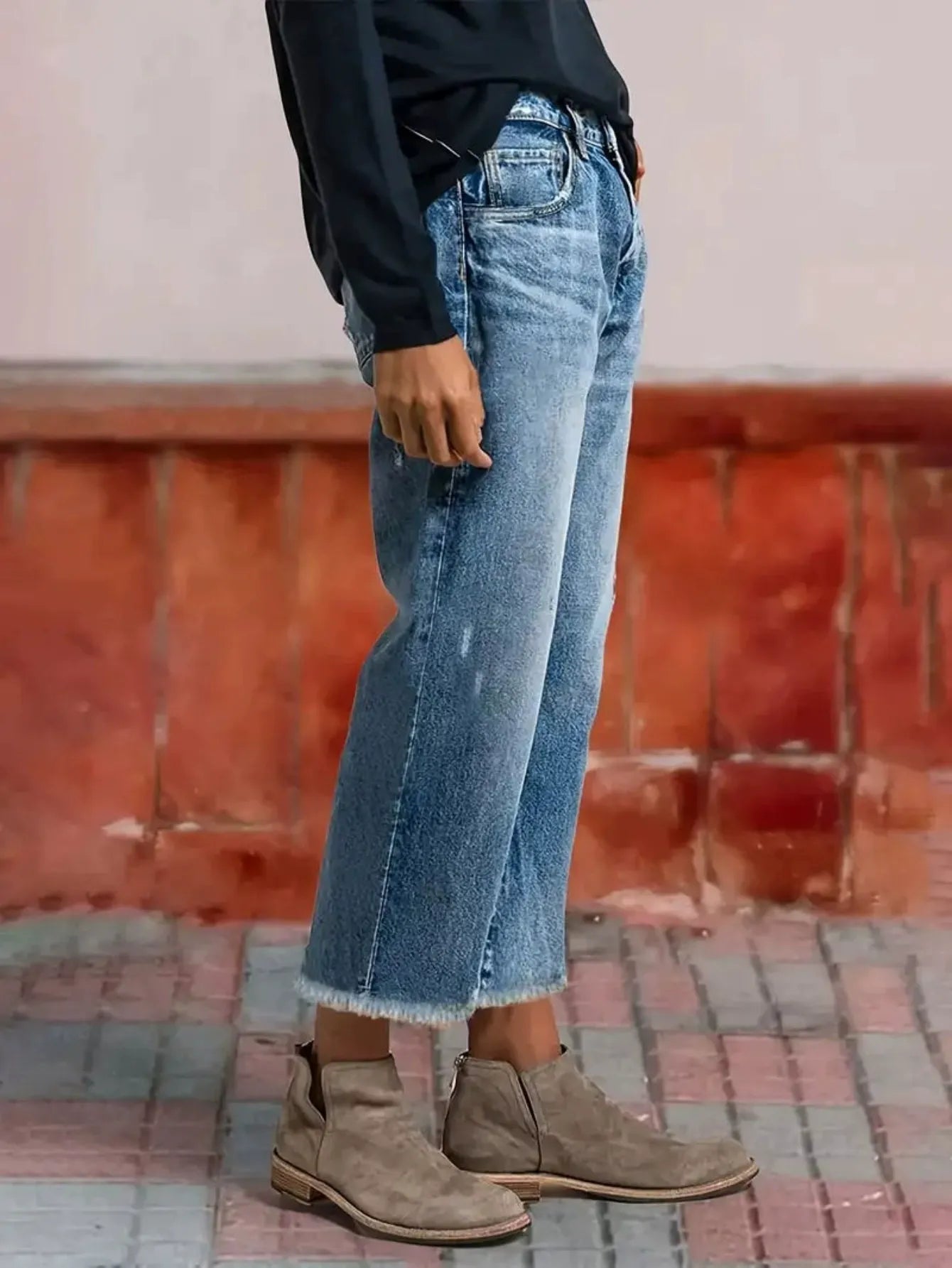 Vintage Washed Distressed Crop Jeans for Women - Loose Fit Raw Edge Trousers