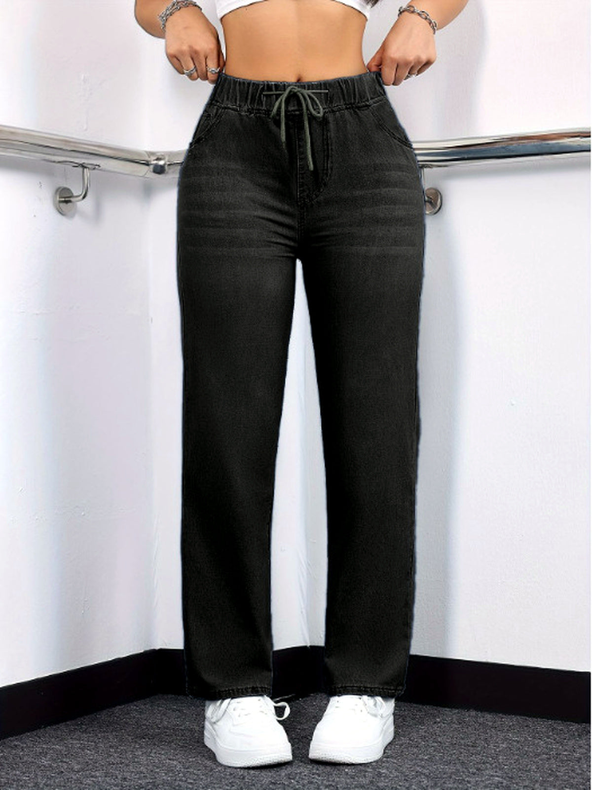 Women's Washed Stretch Denim Straight-Leg Jeans in Black - product view