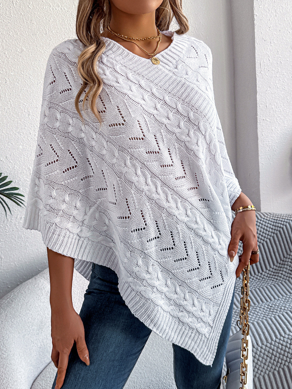 Women's Solid-Color Relaxed-Fit Streetwear Sweater in White - product view