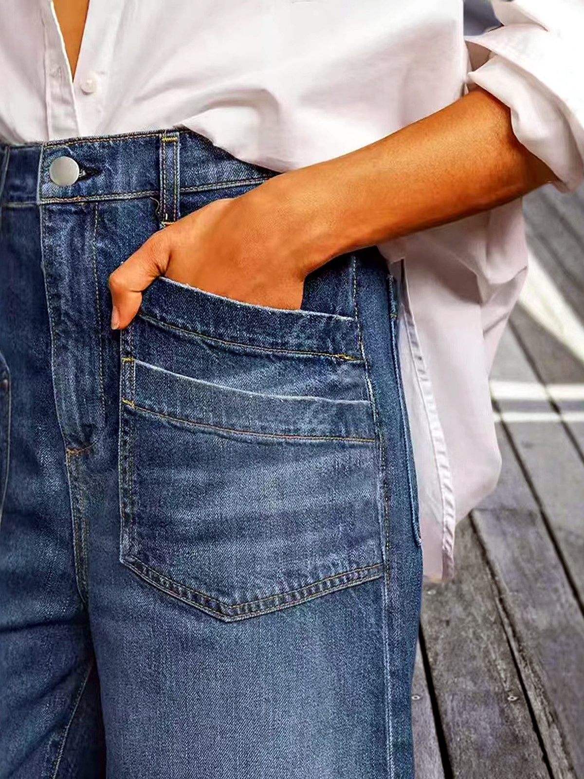 Women's Washed Stretch Denim Mid-Rise Wide-Leg Pocket Jeans - product detail view 1