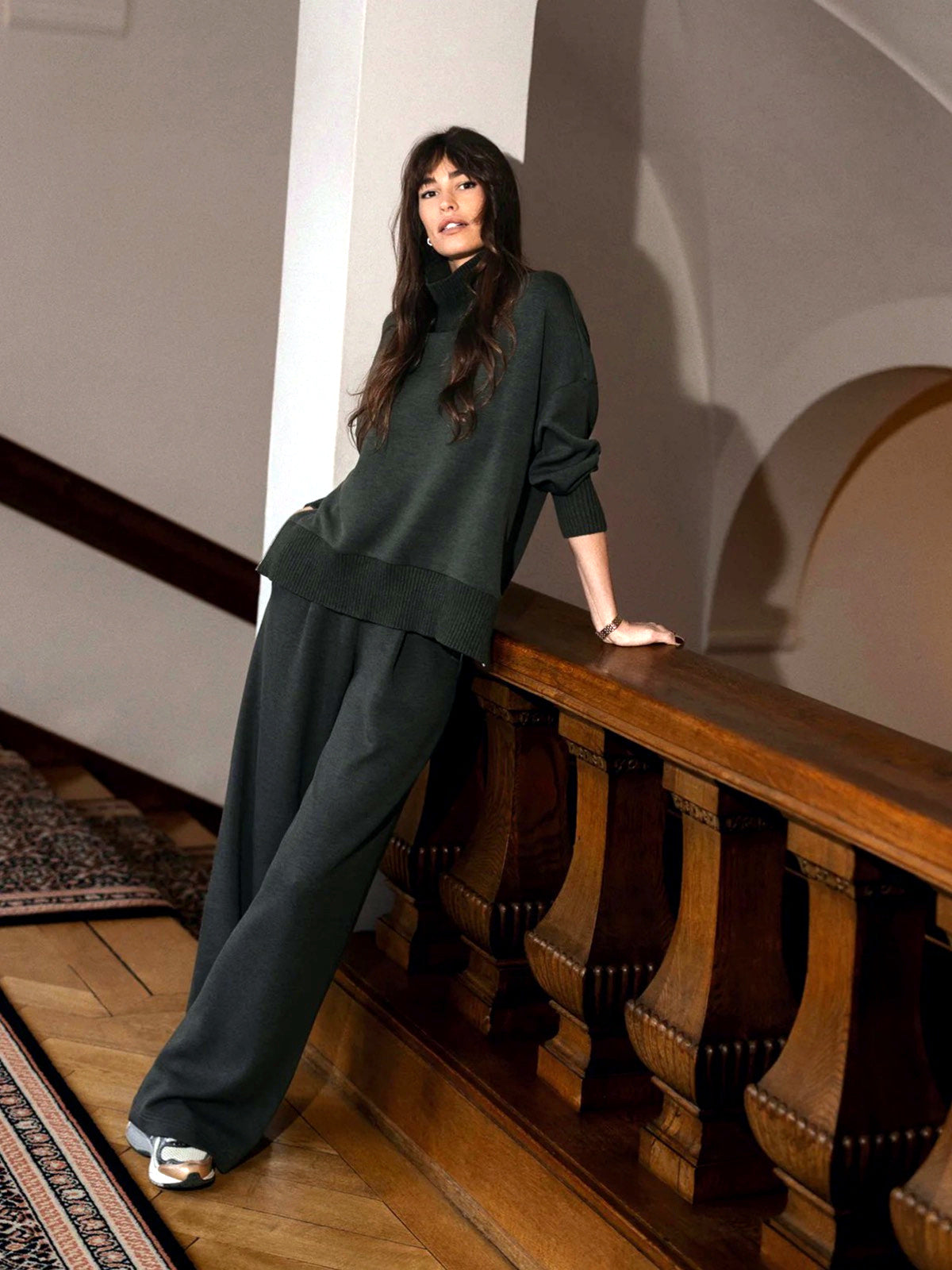 Women's Solid-Color Patchwork Relaxed-Fit Long-Sleeve Top & Pants Set - product detail view 3