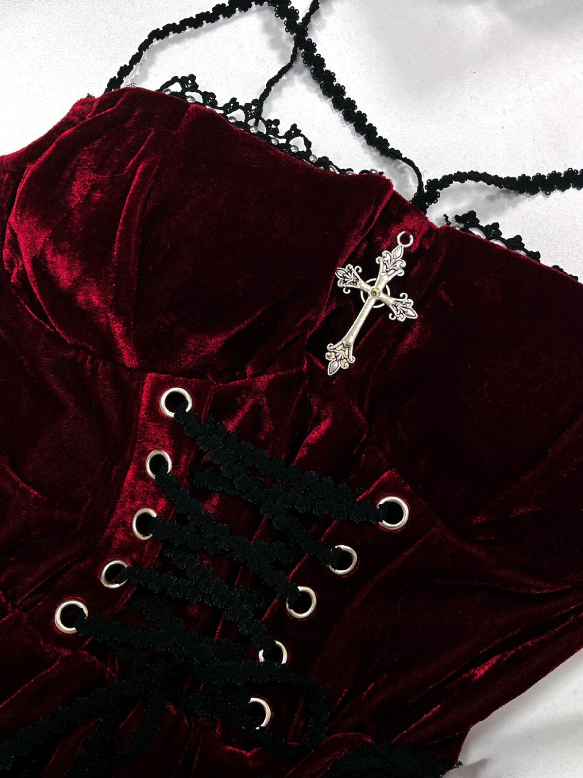 Women's Halloween Vampire-Inspired Velvet Costume - product detail view 9