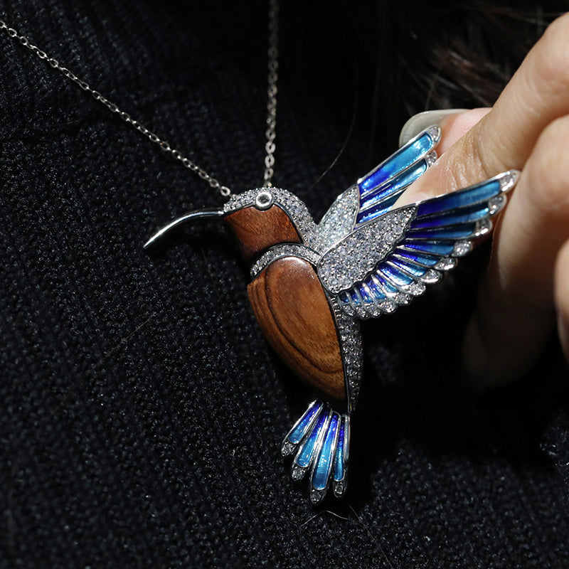 Vintage design enamel-painted natural wood hummingbird brooch pendant