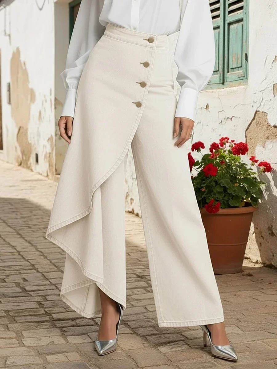 Women's High-waisted Relaxed Fit Wide-leg Jeans With A Stylish Design.