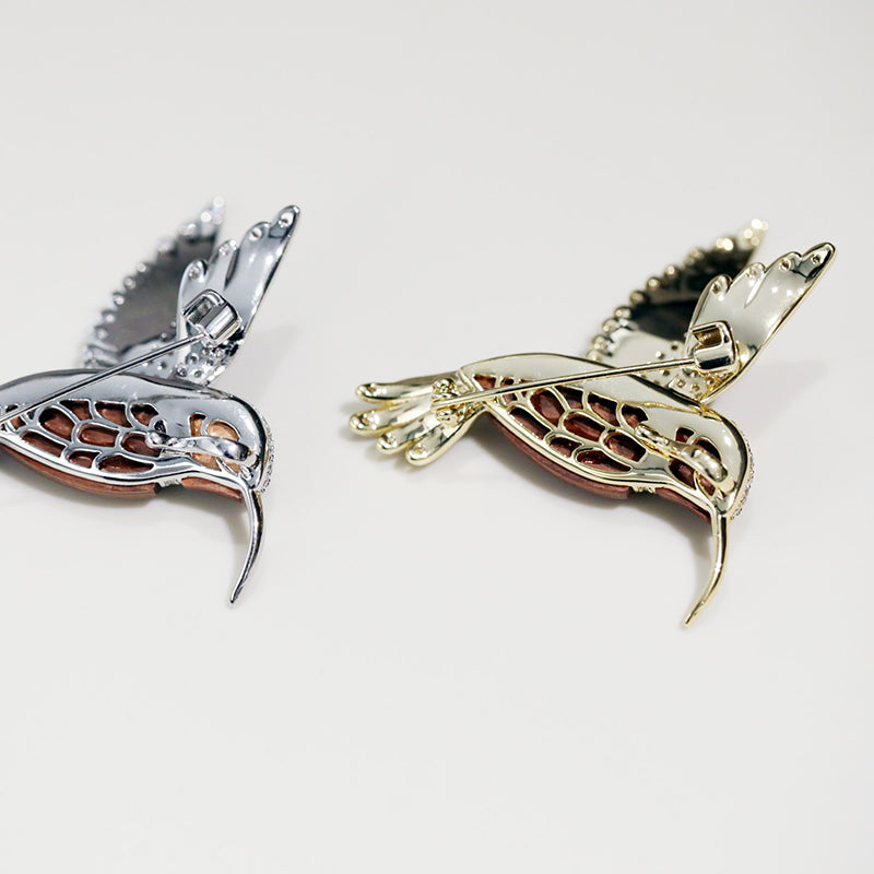 Vintage design enamel-painted natural wood hummingbird brooch pendant