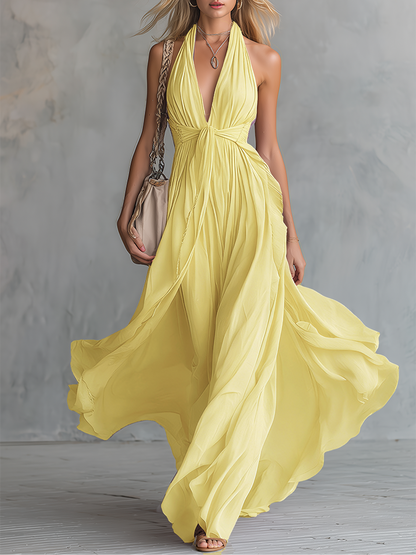 Robe longue en mousseline élégante et stylée avec col montant et décolleté en V sans manches