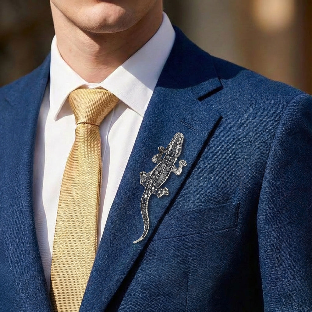 Alloy diamond-encrusted crocodile brooch, elegant and versatile, suitable for men's suits and cardigans, a perfect decorative pin.