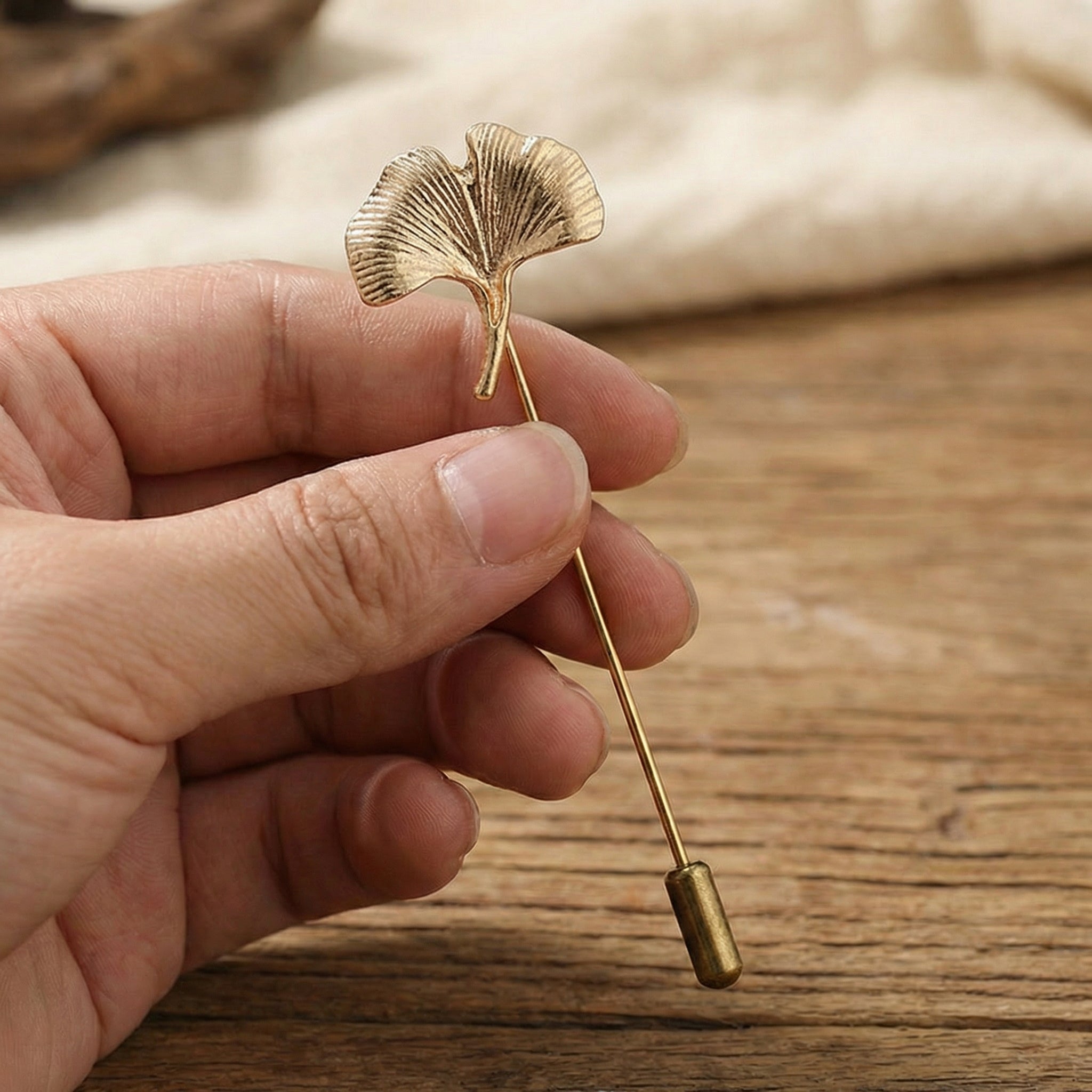 Original retro ginkgo leaf design men's lapel pins