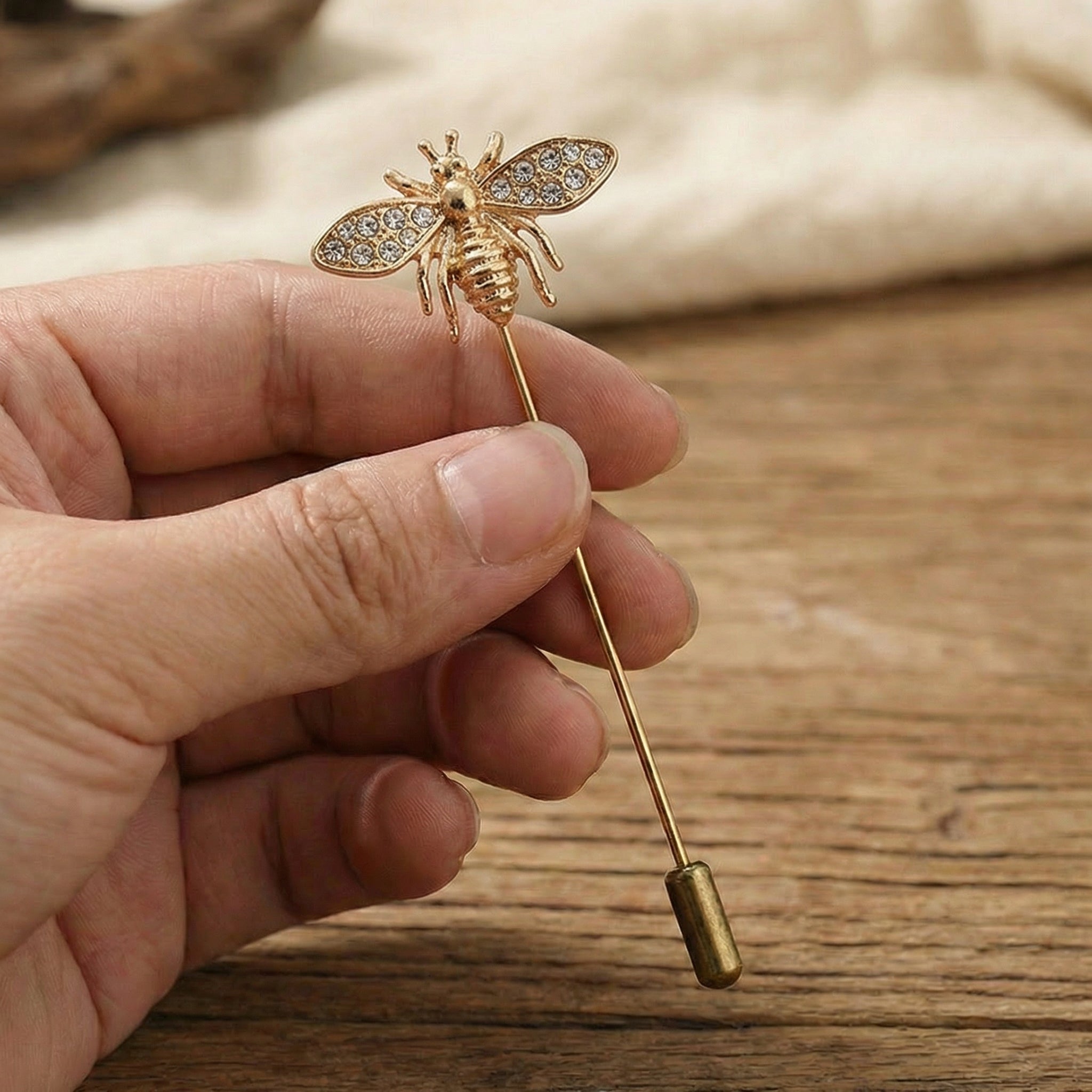 Bee rhinestone design men's lapel pins, women's suits brooches gift