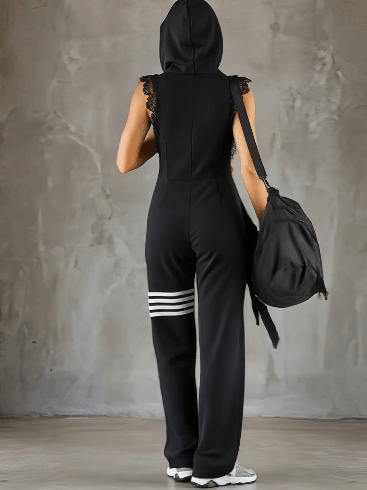 Combinaison à capuche sans manches noire rayée, style sportif rétro avec lacets