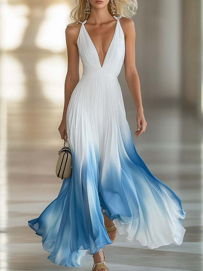 Robe longue plissée en mousseline dégradée bleue et blanche, élégante et fluide, avec col en V
