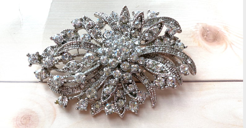 Vintage Style Rhinestone Buckle: Flat Back Crystal Embellishment