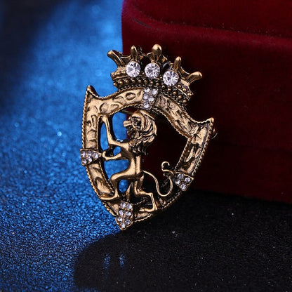 Broche Couronne Lion Rétro : Épingle de revers en cristal, Accessoire de costume pour homme