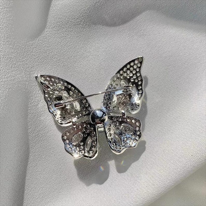 Micro-paved zircon super shiny pearl butterfly brooch luxury accessories
