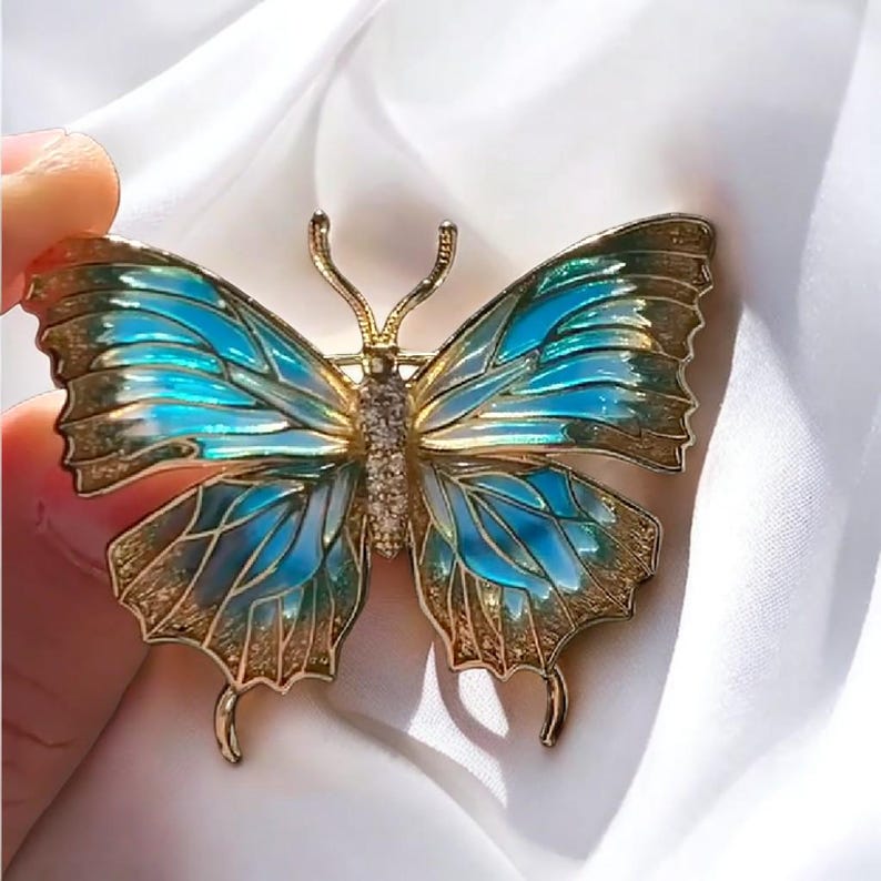 Vintage Butterfly Brooch Necklace: Dual-Purpose Jewelry, Gift Box