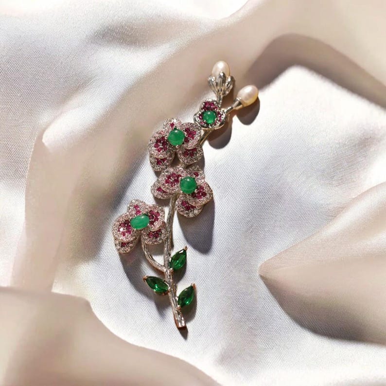 Luxurious green agate freshwater pearl plum blossom brooch