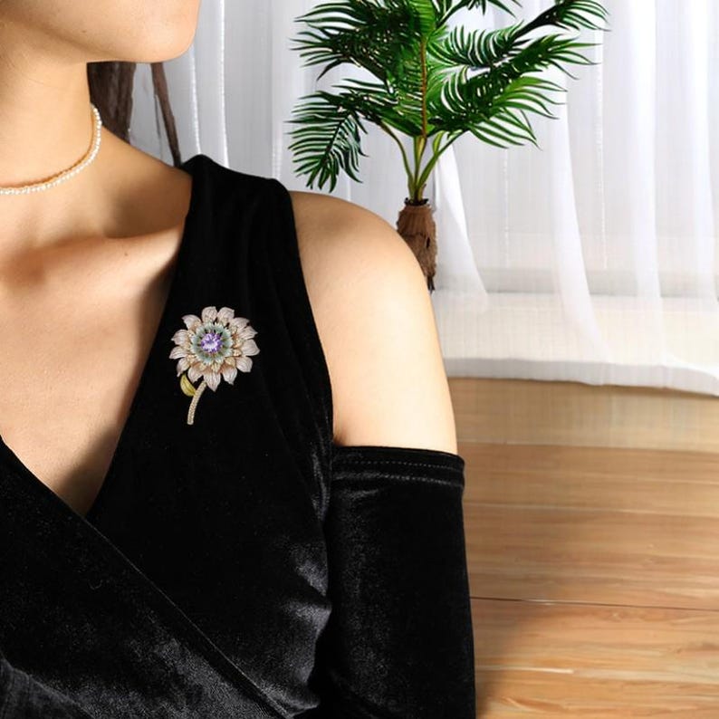 Copper inlaid zircon purple crystal brooch, enamel painting gold-plated daisy original brooch