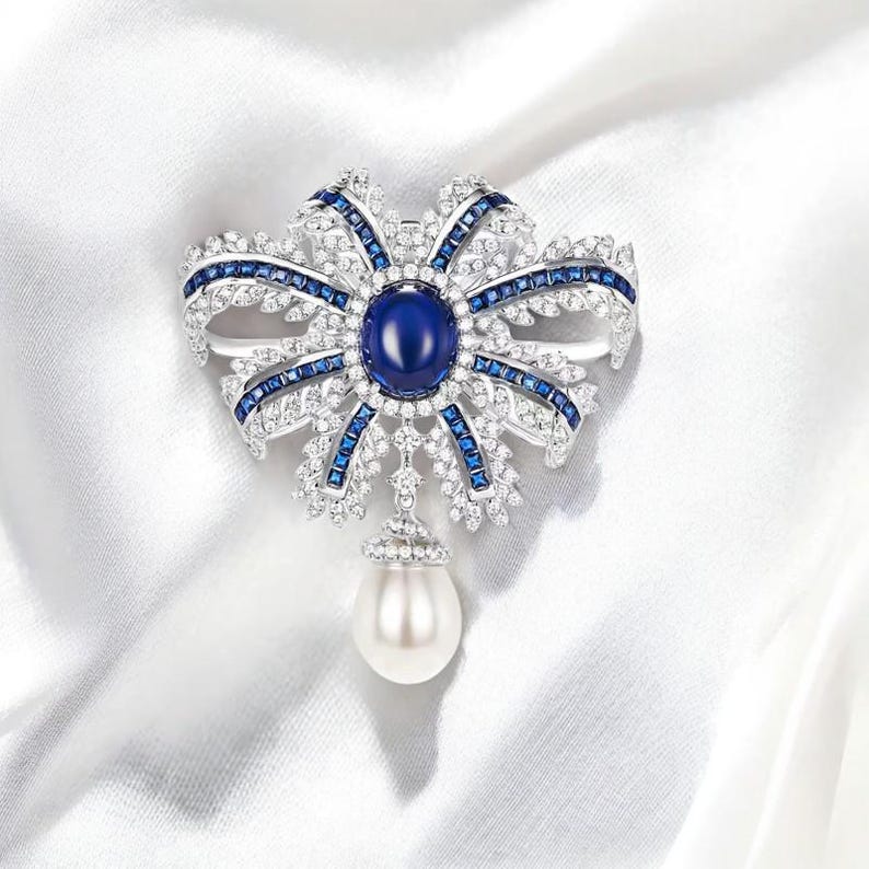 Luxurious and shining blue chalcedony pearl wheat ear shaped brooch or pendant