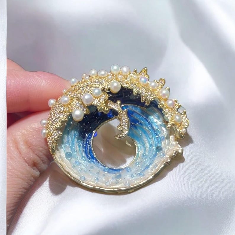 Hand-Painted Starry Sky Wave Brooch: Pearl Ocean Pendant