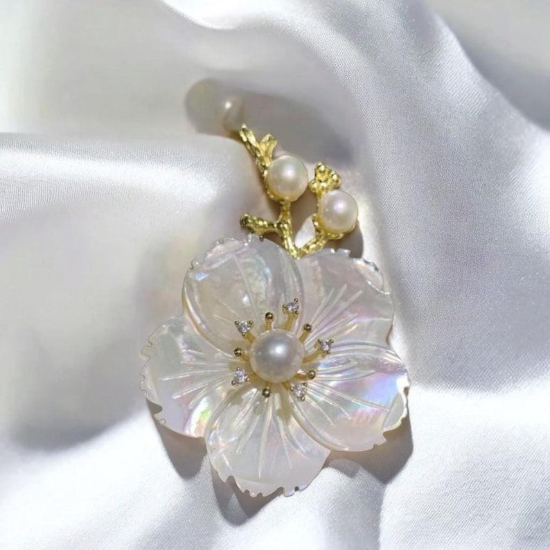 Mother of Pearl Blossom Shell Brooch Copper Inlaid Zircon Pin for Women