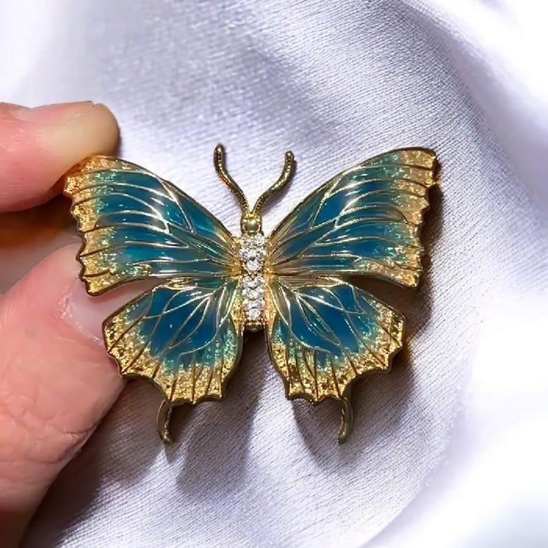 Vintage Butterfly Brooch Necklace: Dual-Purpose Jewelry, Gift Box