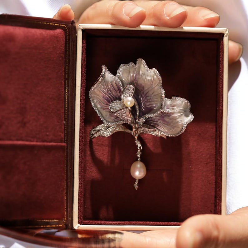 Natural pearl jasmine brooch High-end luxury exquisite wedding brooch