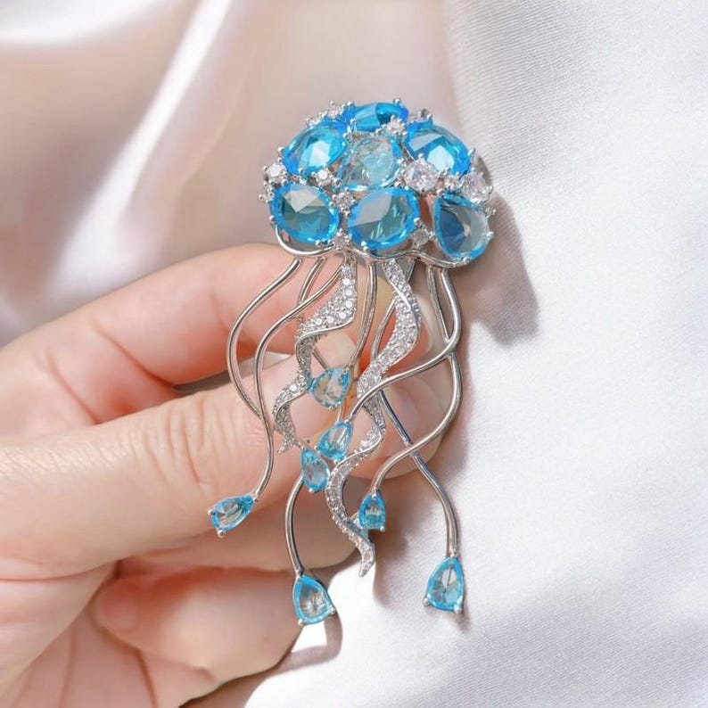 Marine life brooch crystal aquamarine jellyfish brooch