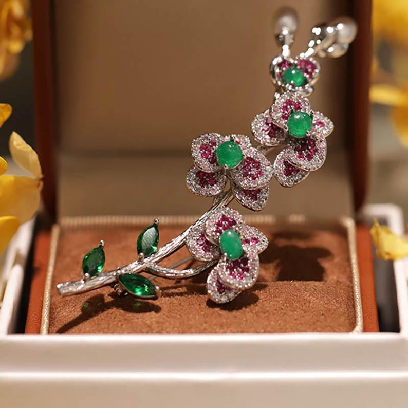 Luxurious green agate freshwater pearl plum blossom brooch