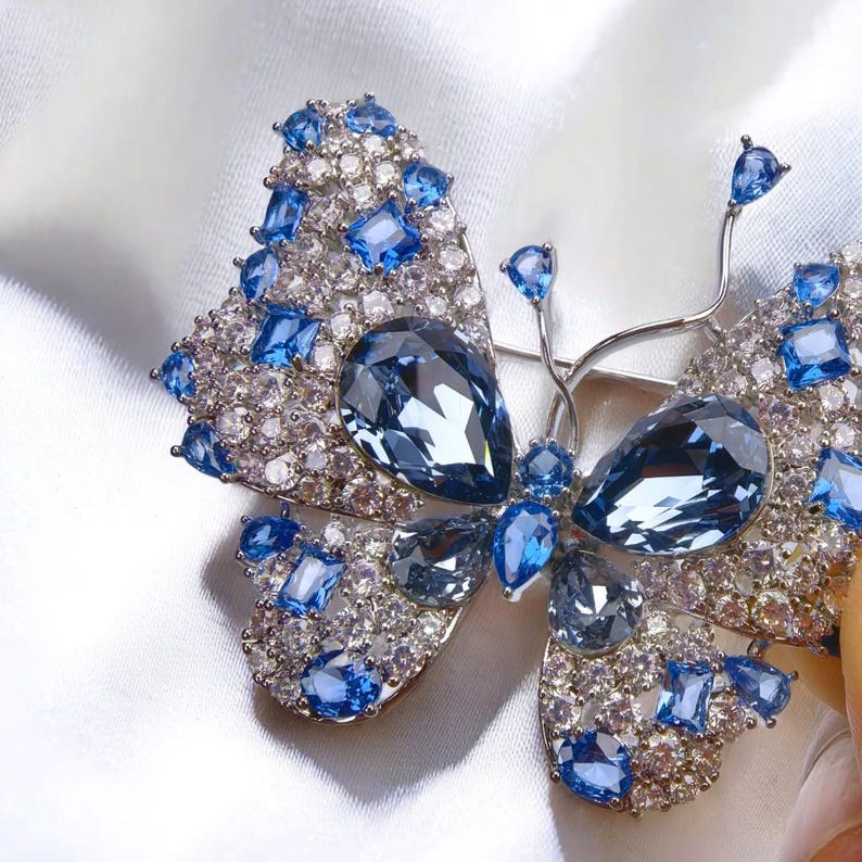 Luxurious Sparkling Blue Crystal Brooch Pendant