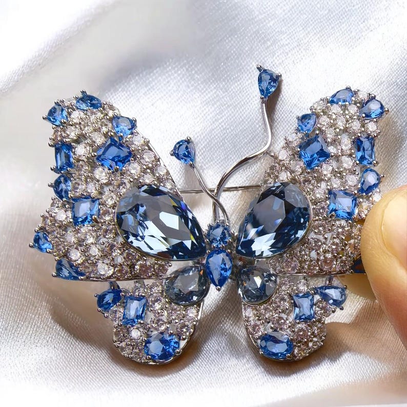 Luxurious Sparkling Blue Crystal Brooch Pendant