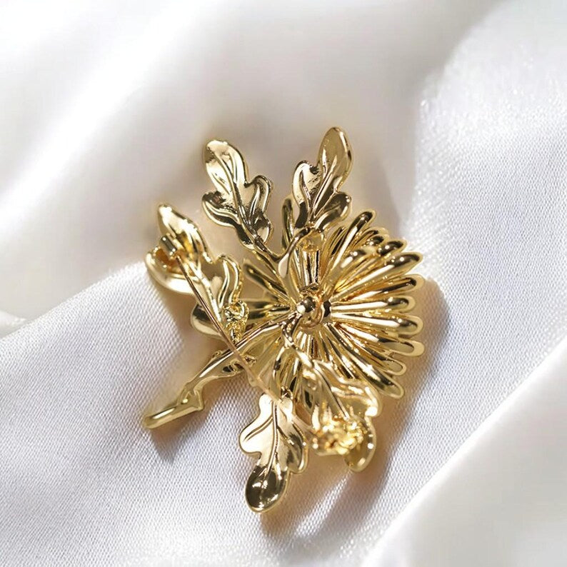 Literary retro chrysanthemum brooch for women Handmade enamel oil-drip flower brooch gift