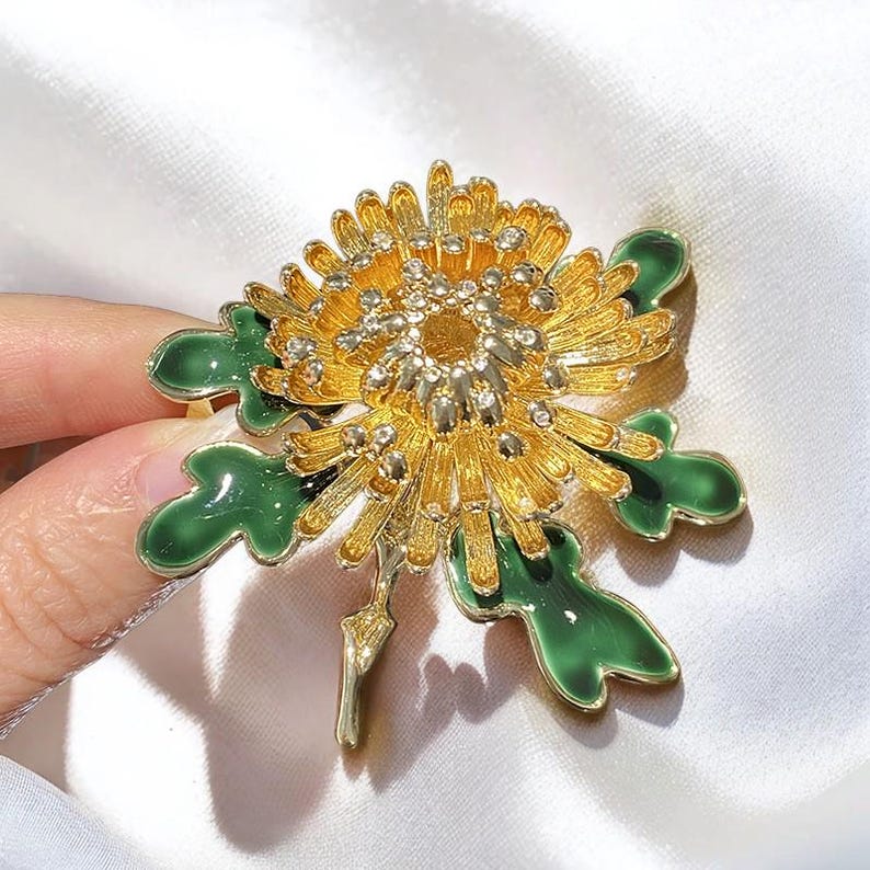 Literary retro chrysanthemum brooch for women Handmade enamel oil-drip flower brooch gift