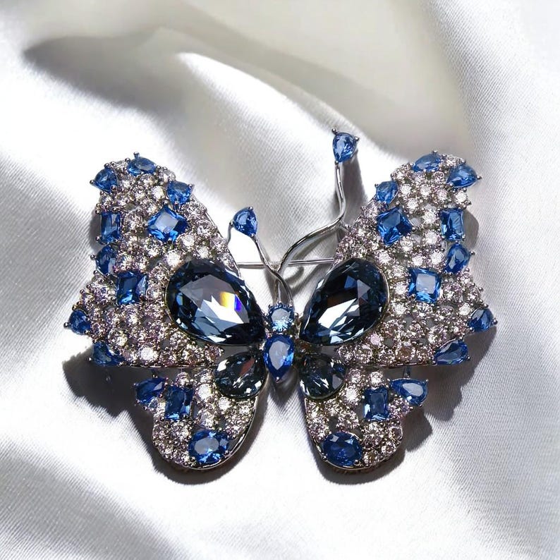 Luxurious Sparkling Blue Crystal Brooch Pendant