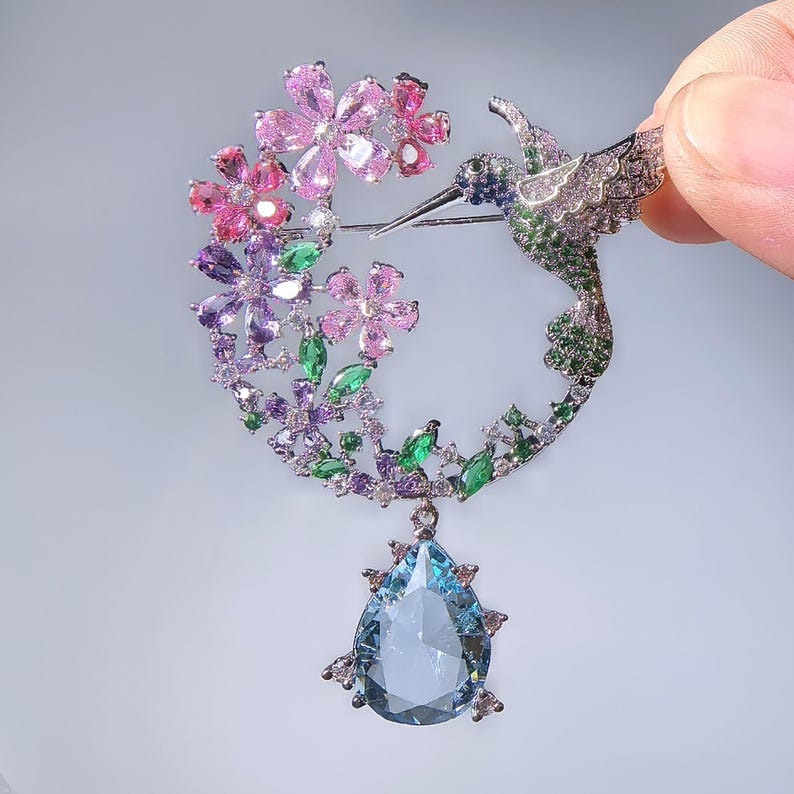 Colorful wreath hummingbird brooch, blue crystal pendant design women's pin