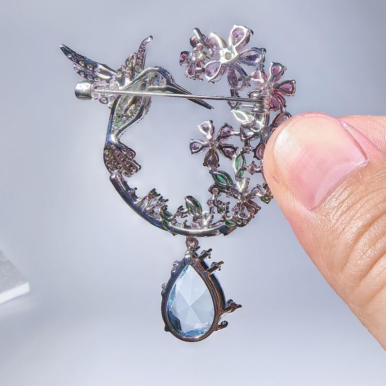 Colorful wreath hummingbird brooch, blue crystal pendant design women's pin
