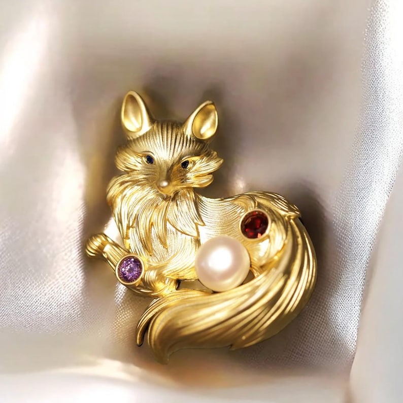 Antique Gold-Plated Nine-Tailed Fox Brooch: Vintage Pearl Jewelry
