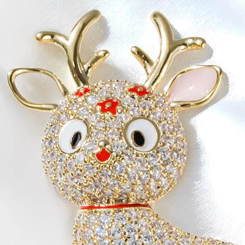 Cartoon elk brooch Copper zircon small pin, cute elk design, Christmas brooch gift