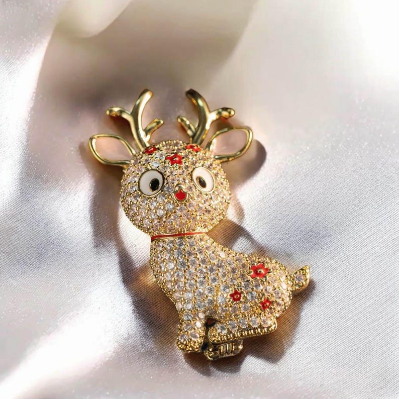Cartoon elk brooch Copper zircon small pin, cute elk design, Christmas brooch gift
