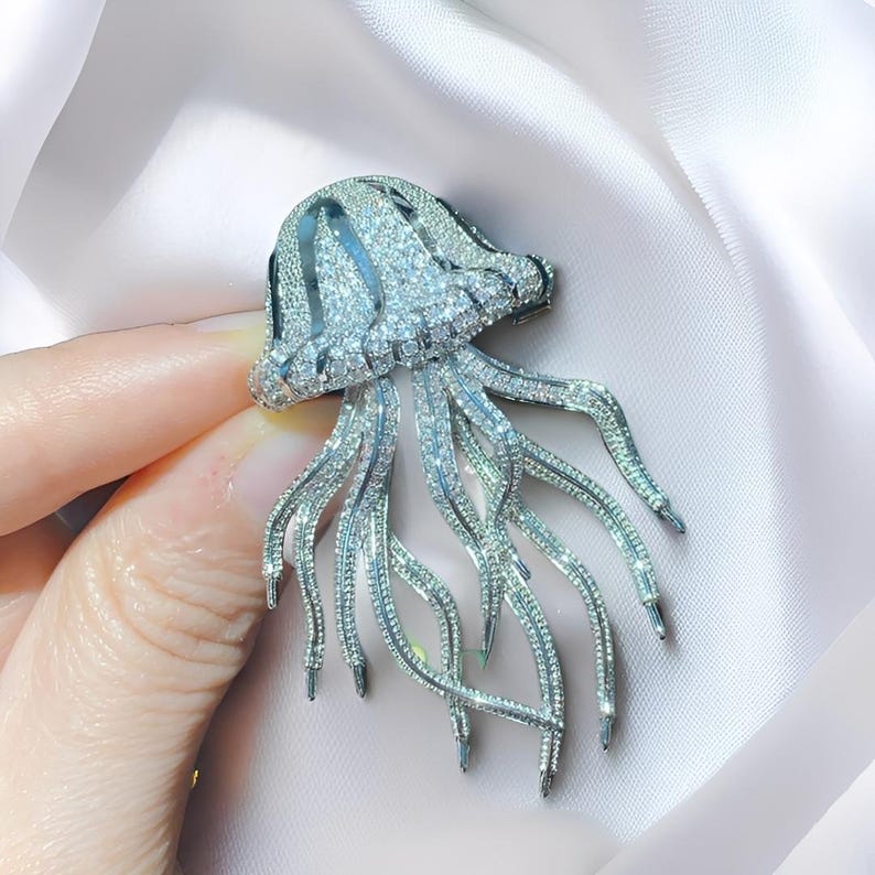 Original design Vintage palace style retro jellyfish brooch zircon pearl brooch gift