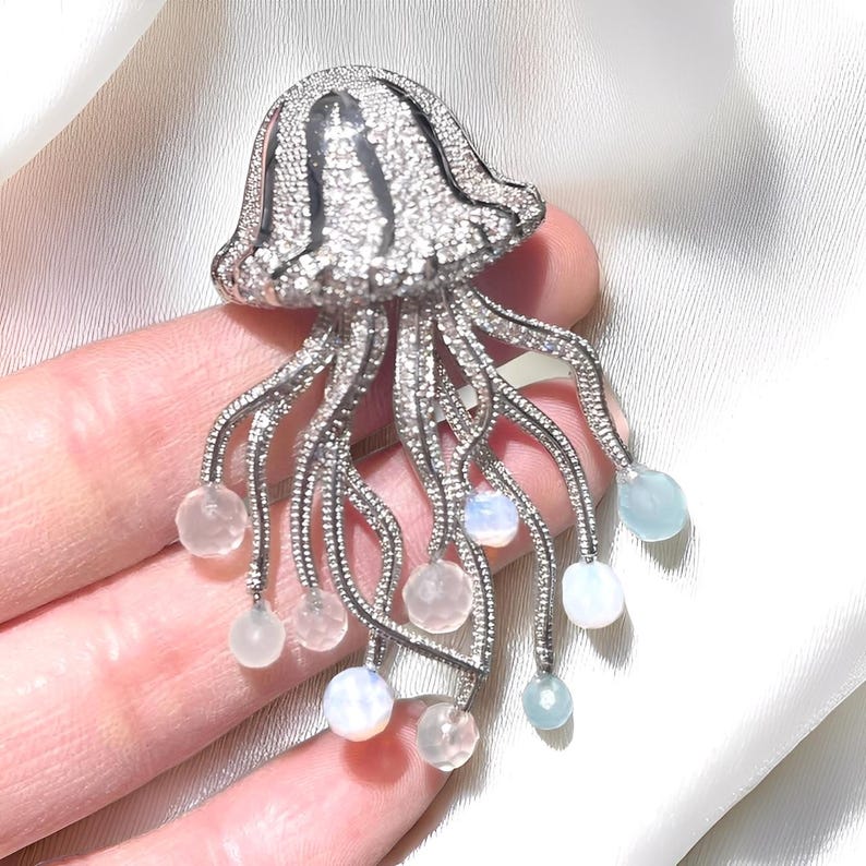 Original design Vintage palace style retro jellyfish brooch zircon pearl brooch gift