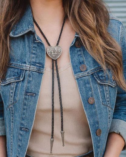 Bolo cravate cœur argent gravé : cravate western en cuir faite à la main pour la Saint-Valentin