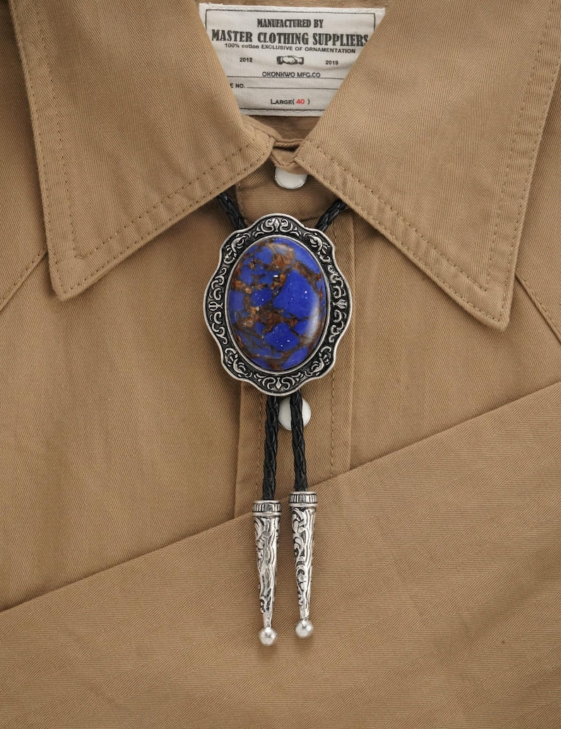 Cravate bolo en lapis-lazuli : cravate de cowboy vintage en argent gravé, cordon en cuir végétalien