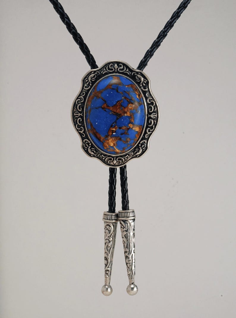 Cravate bolo en lapis-lazuli : cravate de cowboy vintage en argent gravé, cordon en cuir végétalien