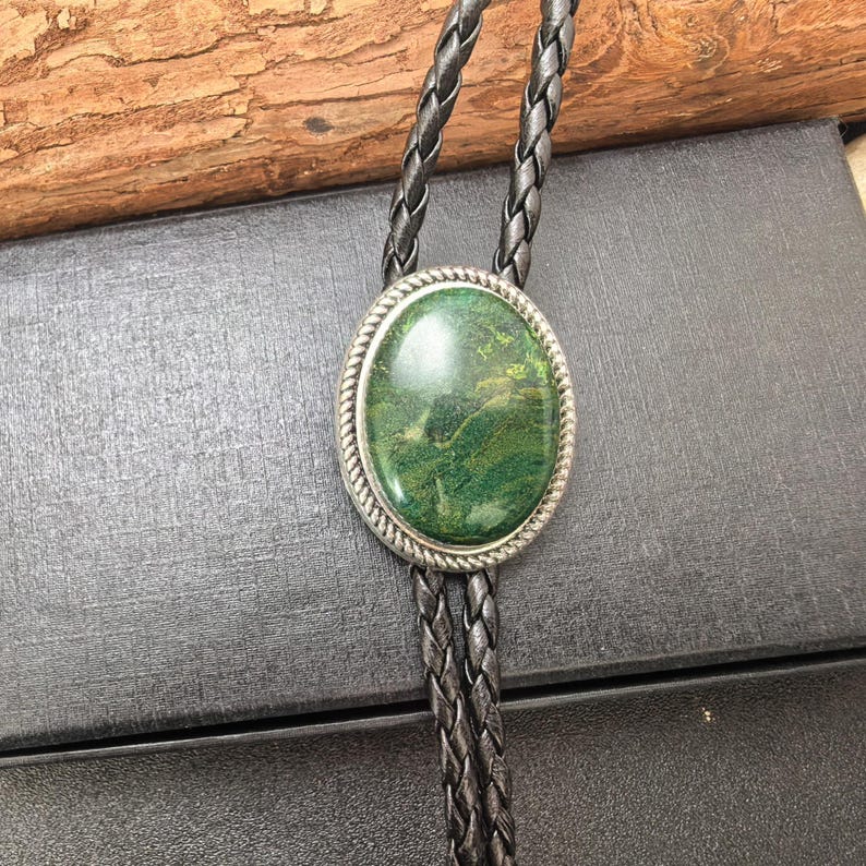 Green Jade Bola Tie: Western Cowboy Wedding Bolo Necklace