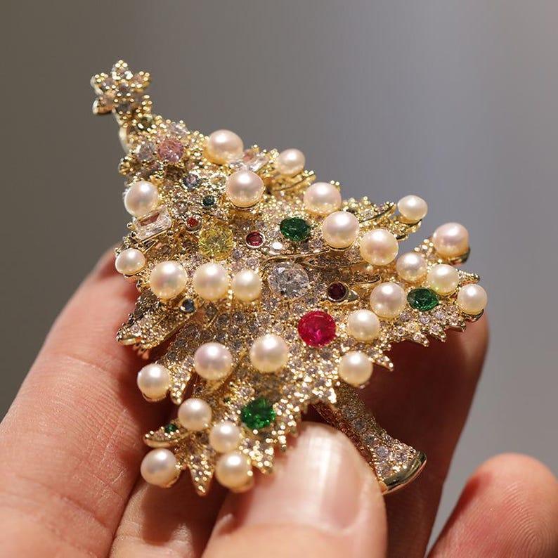 Original vintage Christmas tree brooch, women's dress pin inlaid with natural pearl and zircon