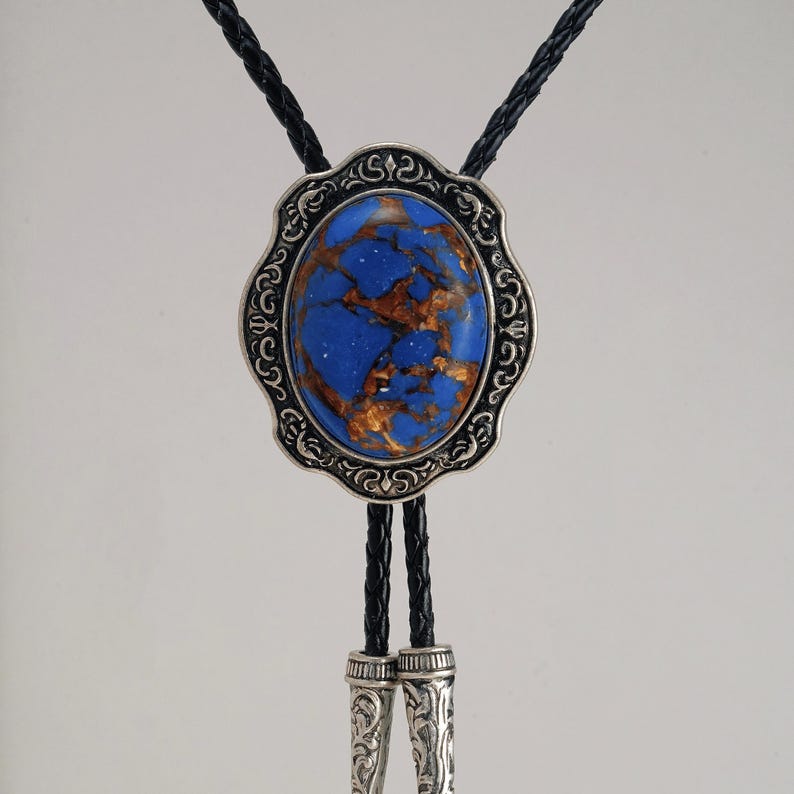 Cravate bolo en lapis-lazuli : cravate de cowboy vintage en argent gravé, cordon en cuir végétalien